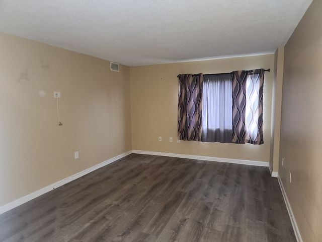 200 Locust St 303, Lynn, MA 01904