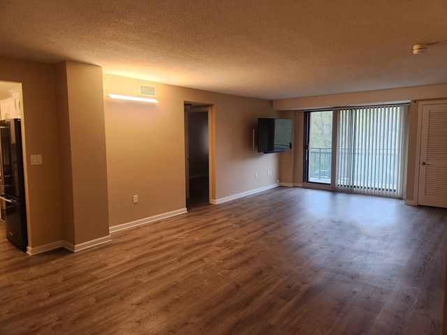 200 Locust St 303, Lynn, MA 01904