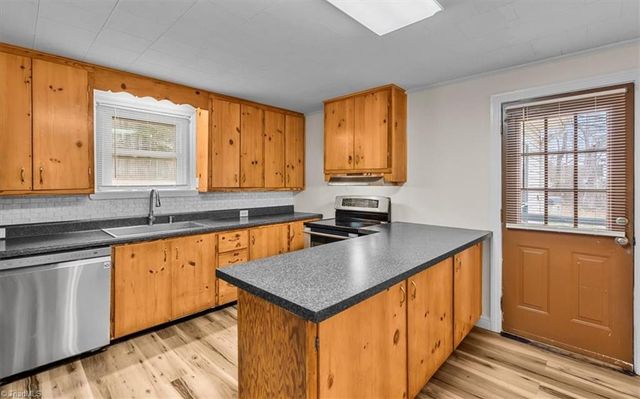 9185 US Highway 220 Bus N, Randleman, NC 27317