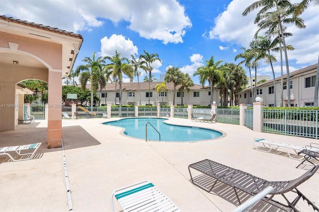 2251 NW 77th Way 205, Pembroke Pines, FL 33024