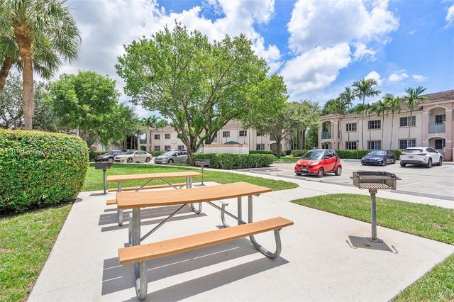 2251 NW 77th Way 205, Pembroke Pines, FL 33024