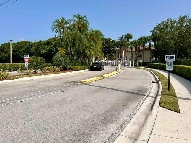 2251 NW 77th Way 205, Pembroke Pines, FL 33024
