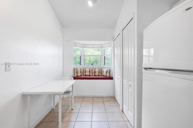 2251 NW 77th Way 205, Pembroke Pines, FL 33024