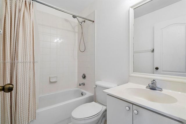 2251 NW 77th Way 205, Pembroke Pines, FL 33024