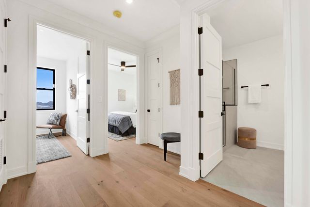 5630 N Broadway Street 2W, Chicago, IL 60660