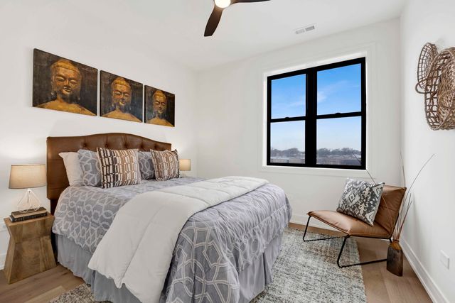 5630 N Broadway Street 2W, Chicago, IL 60660