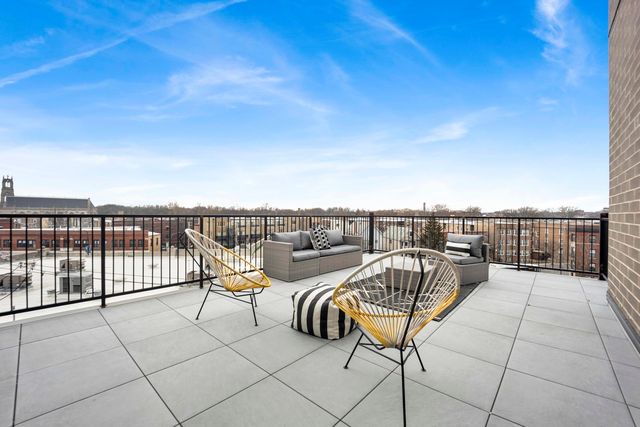 5630 N Broadway Street 2W, Chicago, IL 60660