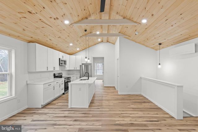 221 HEAVENLY LN, Capon Bridge, WV 26711