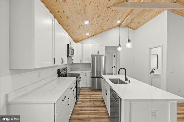 221 HEAVENLY LN, Capon Bridge, WV 26711