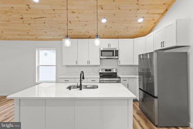 221 HEAVENLY LN, Capon Bridge, WV 26711