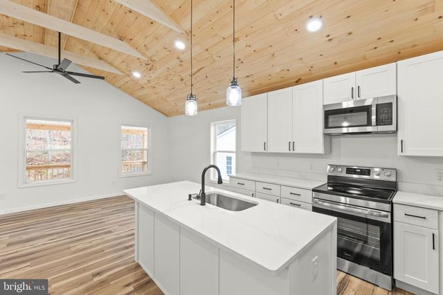 221 HEAVENLY LN, Capon Bridge, WV 26711