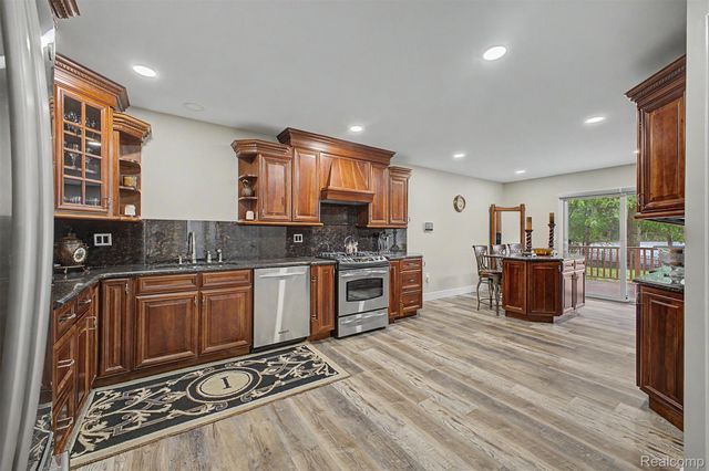 816 N Beech Daly Road, Dearborn Heights, MI 48127