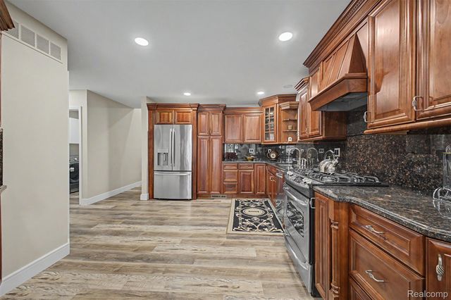 816 N Beech Daly Road, Dearborn Heights, MI 48127