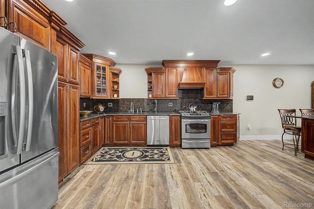 816 N Beech Daly Road, Dearborn Heights, MI 48127