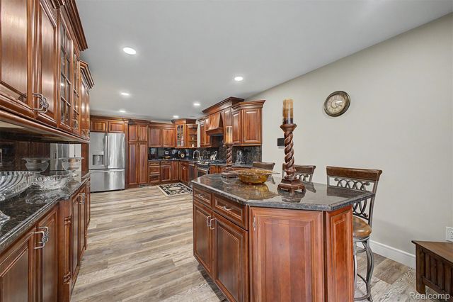 816 N Beech Daly Road, Dearborn Heights, MI 48127