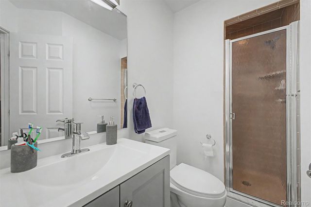 816 N Beech Daly Road, Dearborn Heights, MI 48127