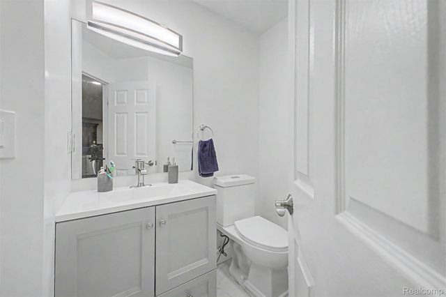 816 N Beech Daly Road, Dearborn Heights, MI 48127