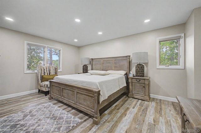 816 N Beech Daly Road, Dearborn Heights, MI 48127
