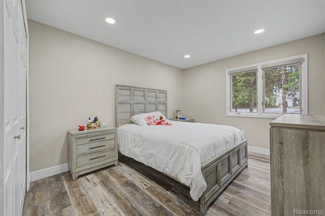 816 N Beech Daly Road, Dearborn Heights, MI 48127