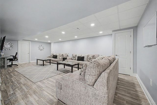 816 N Beech Daly Road, Dearborn Heights, MI 48127