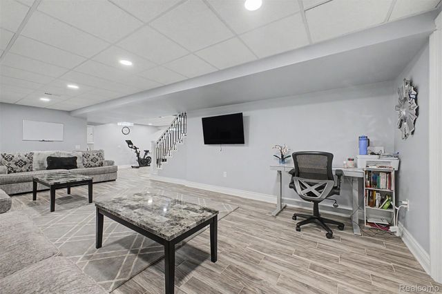816 N Beech Daly Road, Dearborn Heights, MI 48127