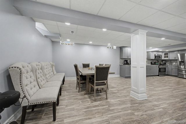 816 N Beech Daly Road, Dearborn Heights, MI 48127