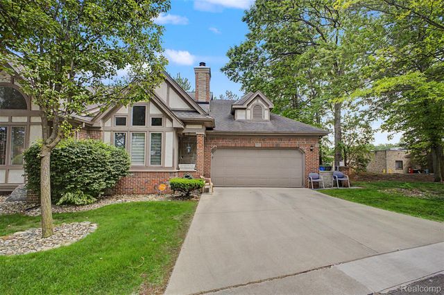 816 N Beech Daly Road, Dearborn Heights, MI 48127