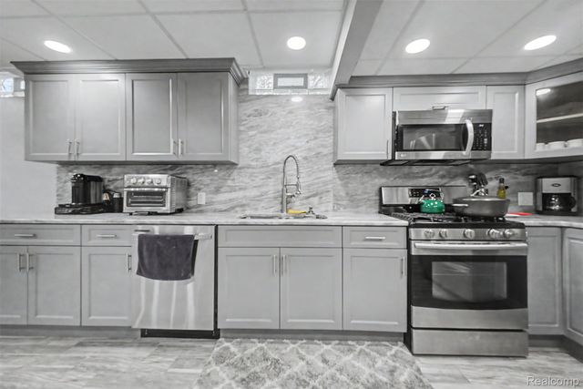 816 N Beech Daly Road, Dearborn Heights, MI 48127