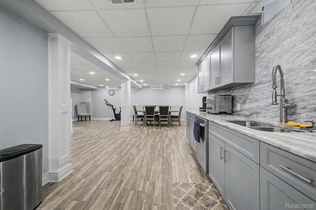 816 N Beech Daly Road, Dearborn Heights, MI 48127