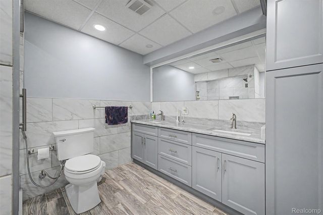 816 N Beech Daly Road, Dearborn Heights, MI 48127