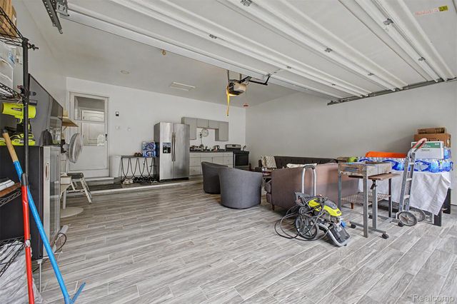 816 N Beech Daly Road, Dearborn Heights, MI 48127