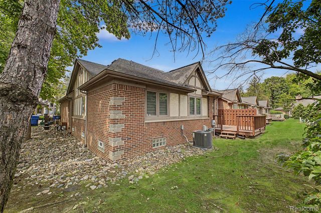 816 N Beech Daly Road, Dearborn Heights, MI 48127