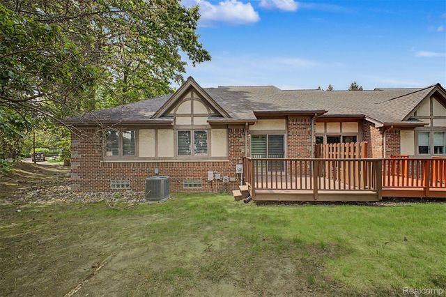 816 N Beech Daly Road, Dearborn Heights, MI 48127