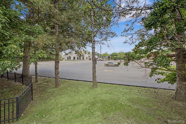 816 N Beech Daly Road, Dearborn Heights, MI 48127