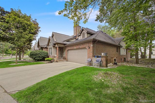 816 N Beech Daly Road, Dearborn Heights, MI 48127