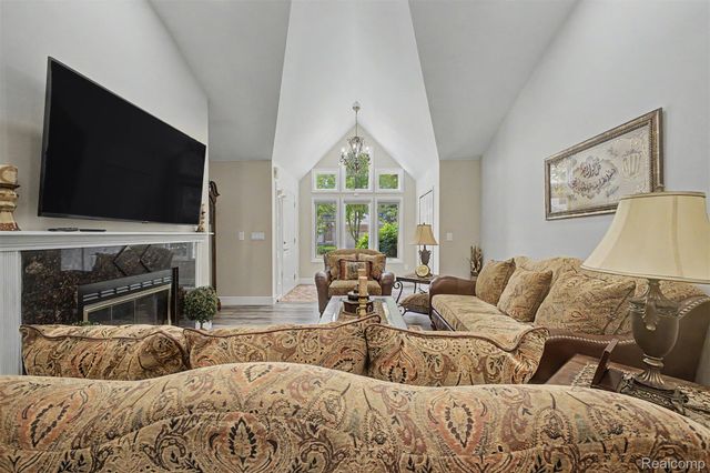 816 N Beech Daly Road, Dearborn Heights, MI 48127
