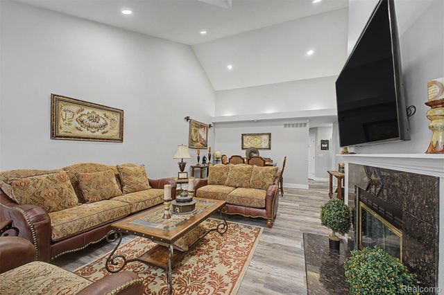 816 N Beech Daly Road, Dearborn Heights, MI 48127