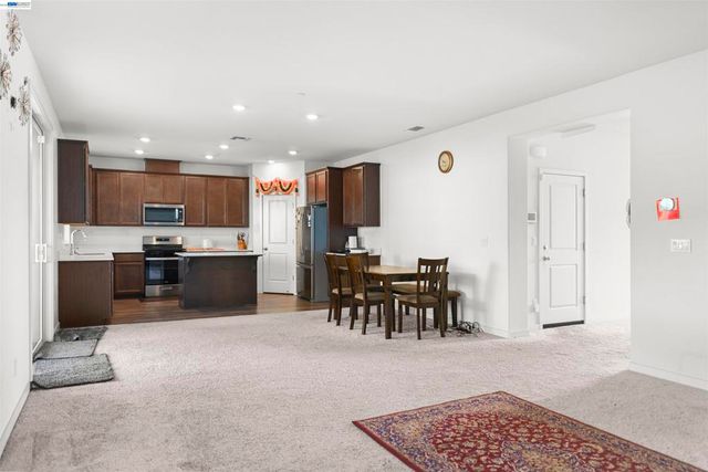 9620 Mason Trails Rd, Roseville, CA 95747