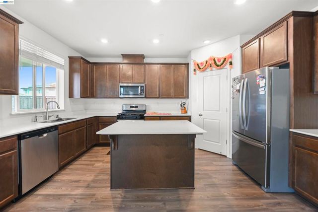 9620 Mason Trails Rd, Roseville, CA 95747