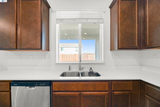 9620 Mason Trails Rd, Roseville, CA 95747