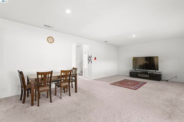 9620 Mason Trails Rd, Roseville, CA 95747