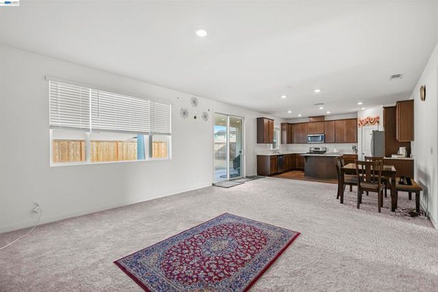 9620 Mason Trails Rd, Roseville, CA 95747