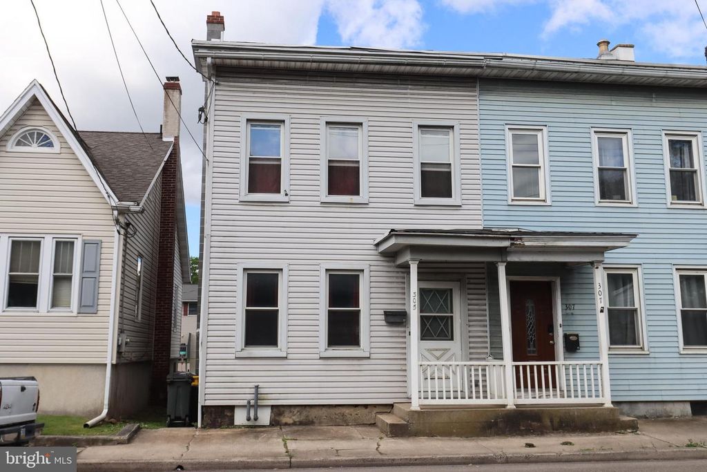 305 DOCK ST, Schuylkill Haven, PA 17972