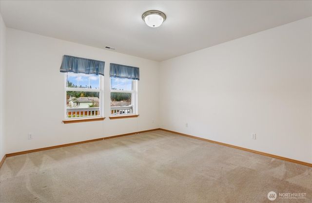 606 NW 12th Loop, Oak Harbor, WA 98277