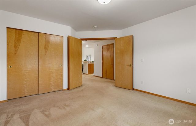 606 NW 12th Loop, Oak Harbor, WA 98277