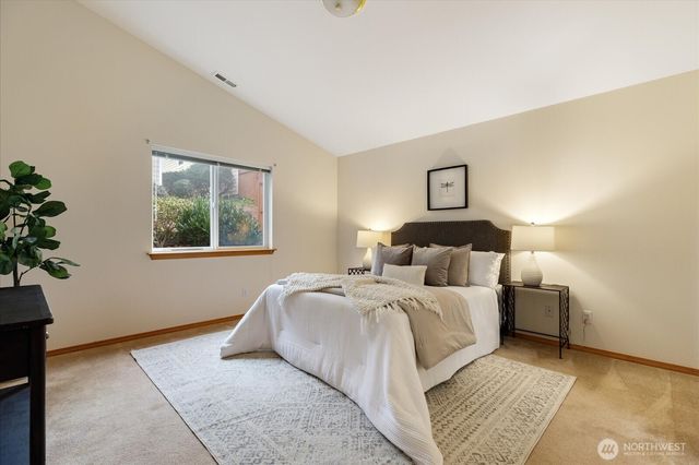 606 NW 12th Loop, Oak Harbor, WA 98277