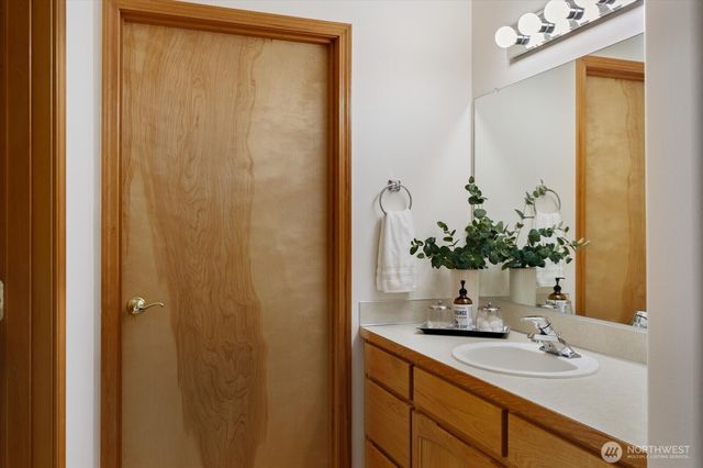 606 NW 12th Loop, Oak Harbor, WA 98277