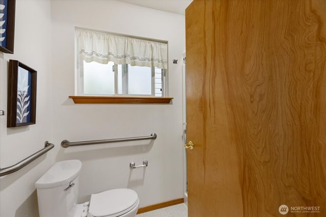 606 NW 12th Loop, Oak Harbor, WA 98277