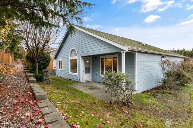 606 NW 12th Loop, Oak Harbor, WA 98277