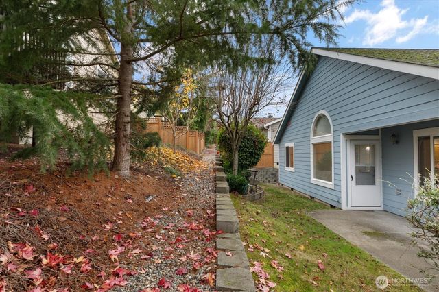 606 NW 12th Loop, Oak Harbor, WA 98277